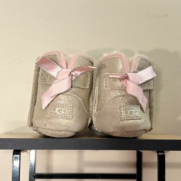 UGG Sparkly Gold Suede Kids Boots with Pink Bow & Lining - Picture 13 of 15